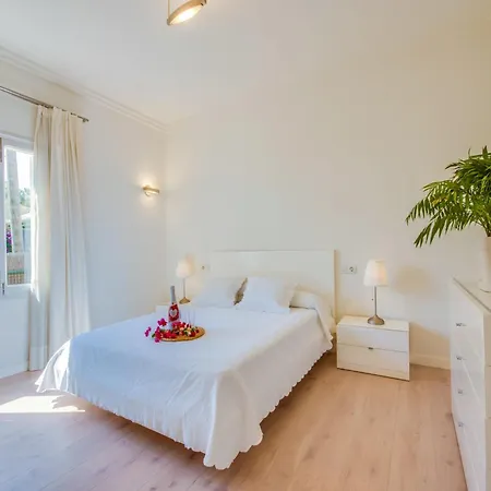 Stunning With Private Pool *